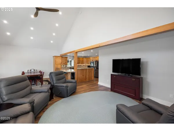 $575,000 | 1060 Northwest Sunset Drive, Toledo, OR 97391