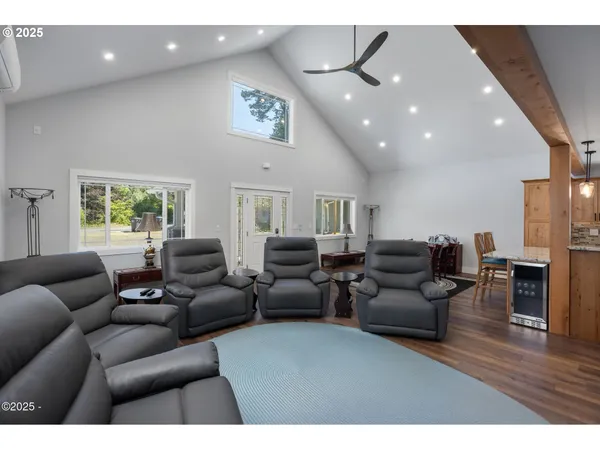 $575,000 | 1060 Northwest Sunset Drive, Toledo, OR 97391