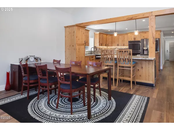 $575,000 | 1060 Northwest Sunset Drive, Toledo, OR 97391