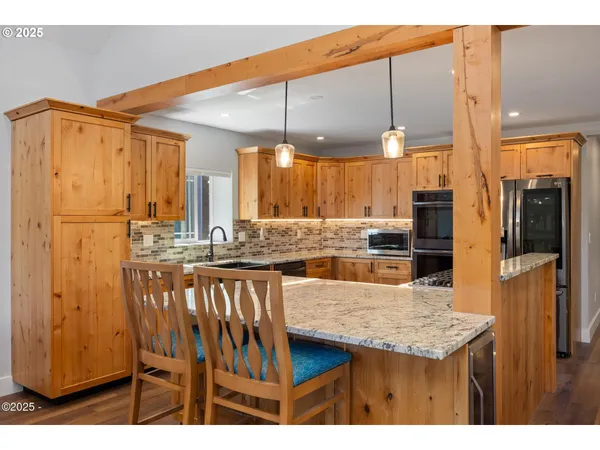 $575,000 | 1060 Northwest Sunset Drive, Toledo, OR 97391