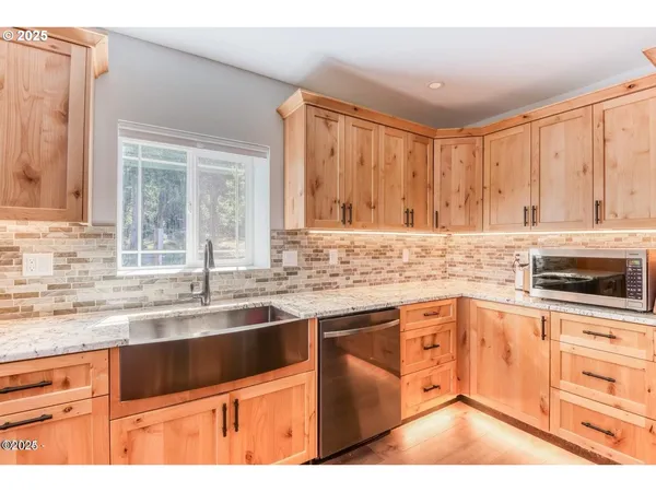 $575,000 | 1060 Northwest Sunset Drive, Toledo, OR 97391