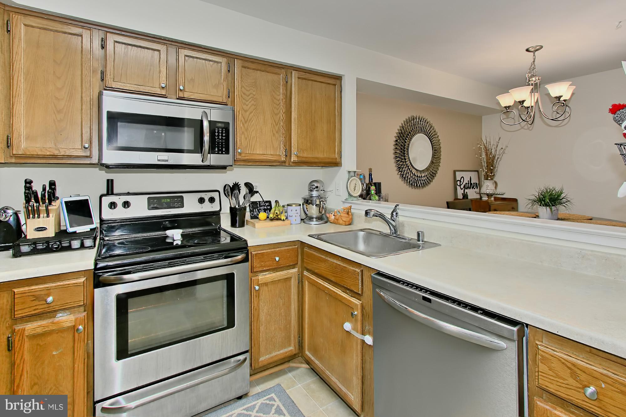 7705 Lexton Place, Unit C Springfield, VA 22152 - Photo 11 of 29 Abundance of countertop and cabinet space