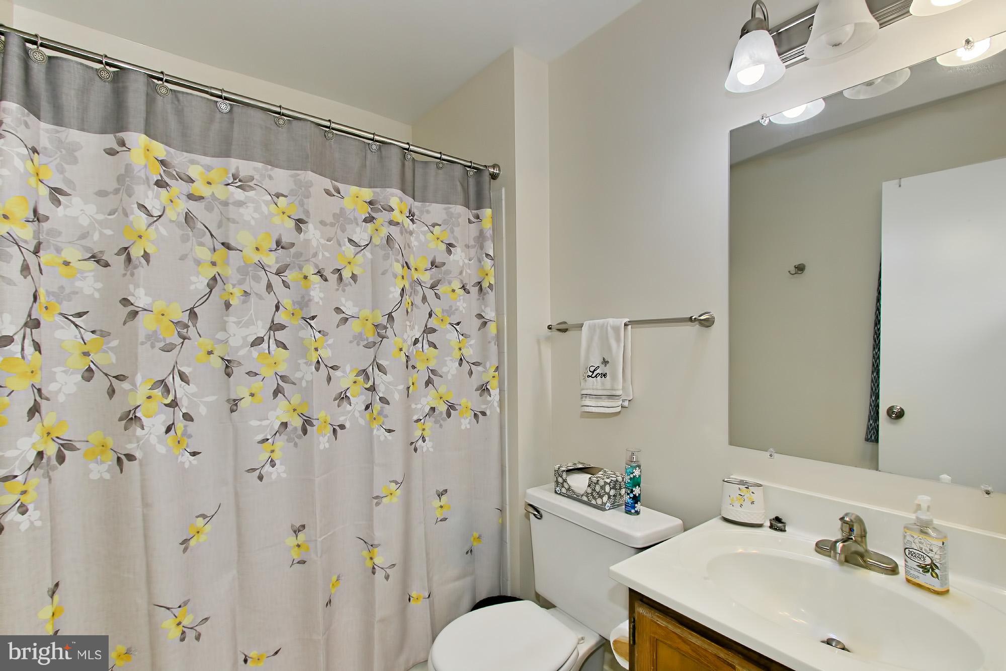 7705 Lexton Place, Unit C Springfield, VA 22152 - Photo 21 of 29 Hallway bathroom with a combination tub/shower
