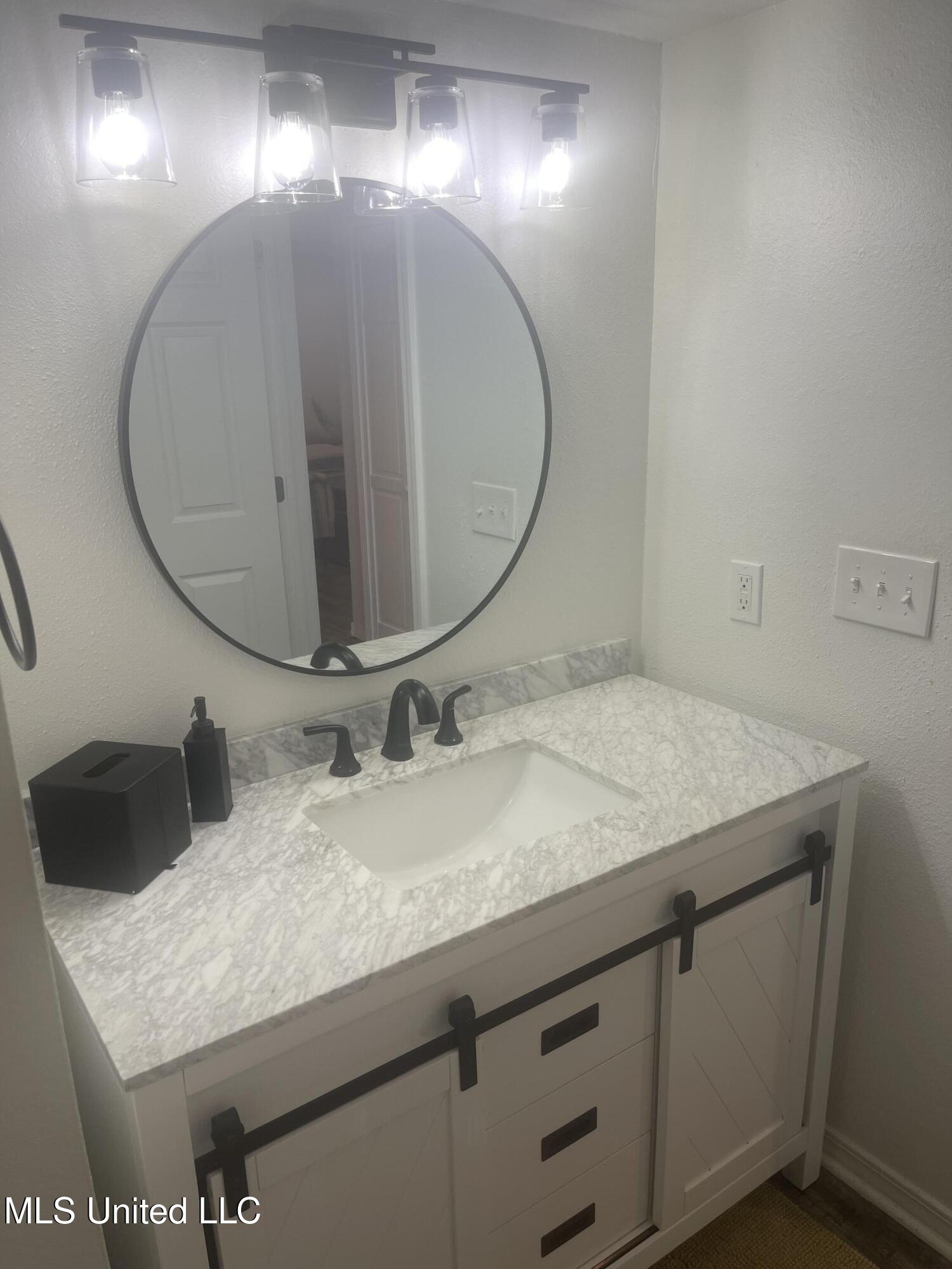 1282 Beach Boulevard Biloxi, MS 39530 - Photo 18 of 48 IMG_7007
