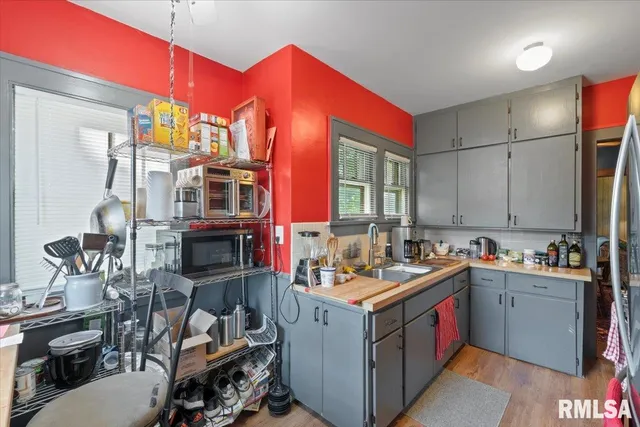 $169,000 | 3302 38th Avenue, Moline, IL 61265