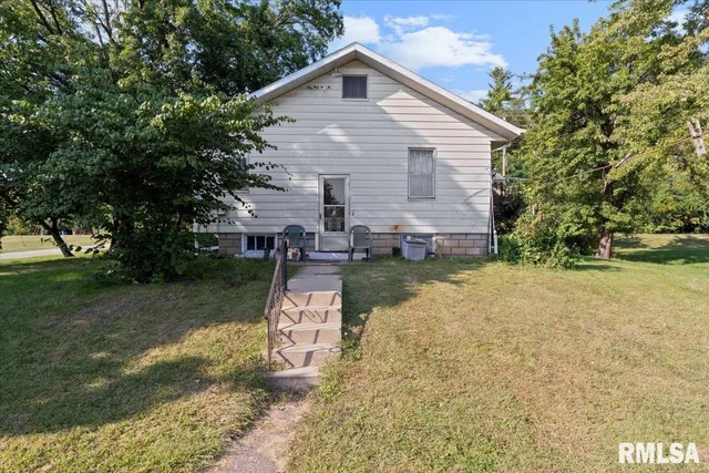 $169,000 | 3302 38th Avenue, Moline, IL 61265