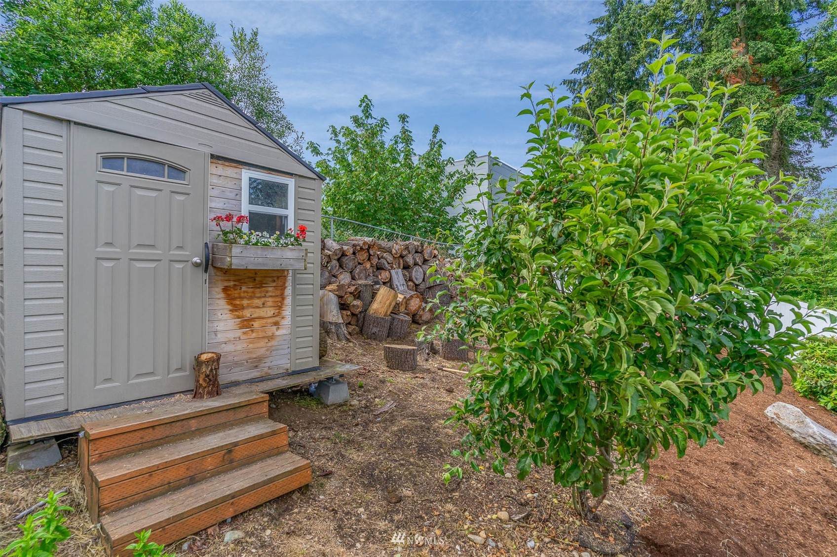 18120 19th Drive Southeast Bothell, WA 98012 - Photo 29 of 31 a backyard of a house with lots of green space