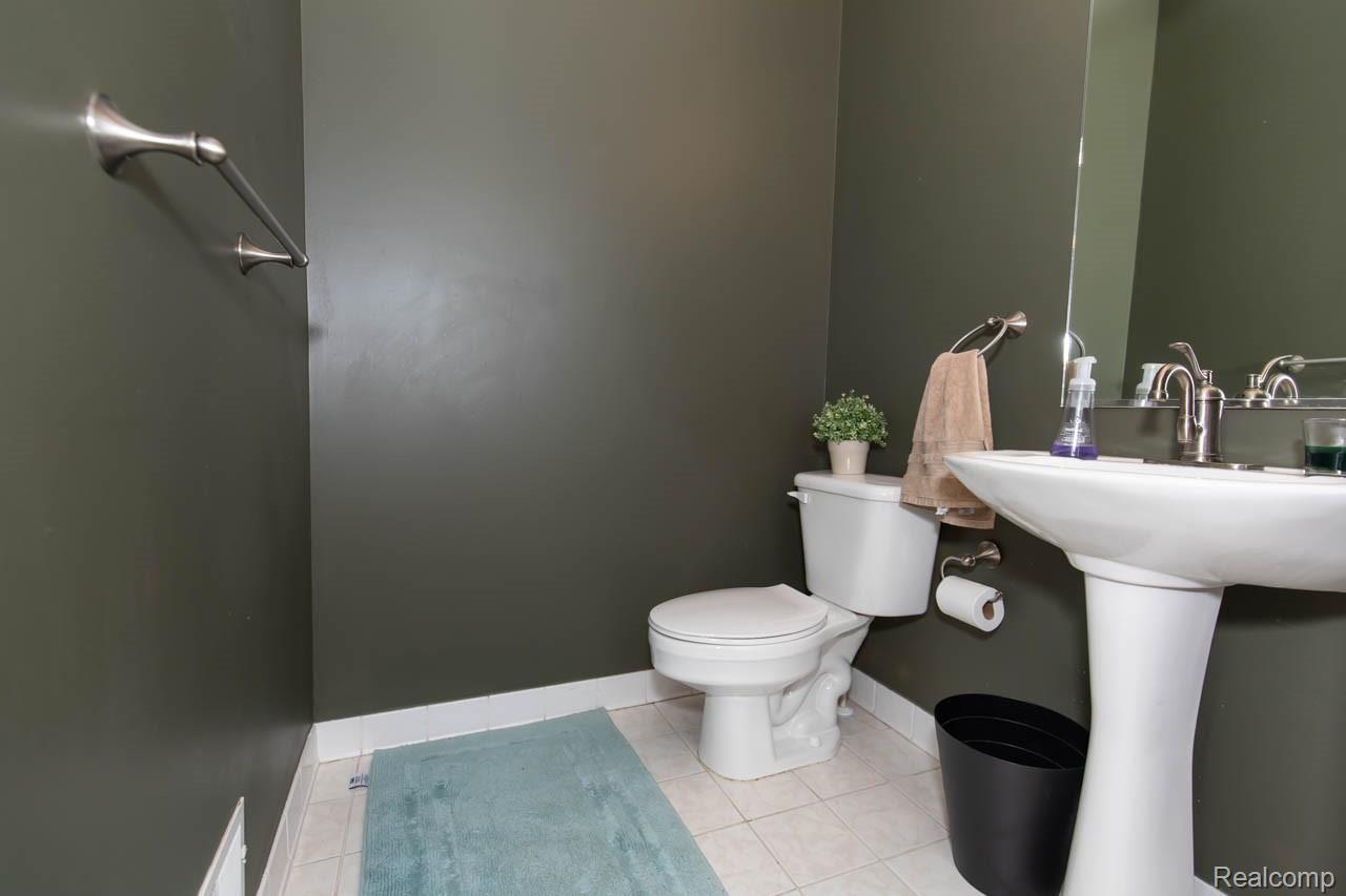 41737 Mitchell Road Novi, MI 48377 - Photo 23 of 53 23.jpg