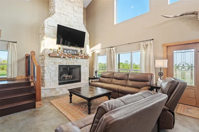 $1,800,000 | 3200 State Highway 75 North, Buffalo, TX 75831