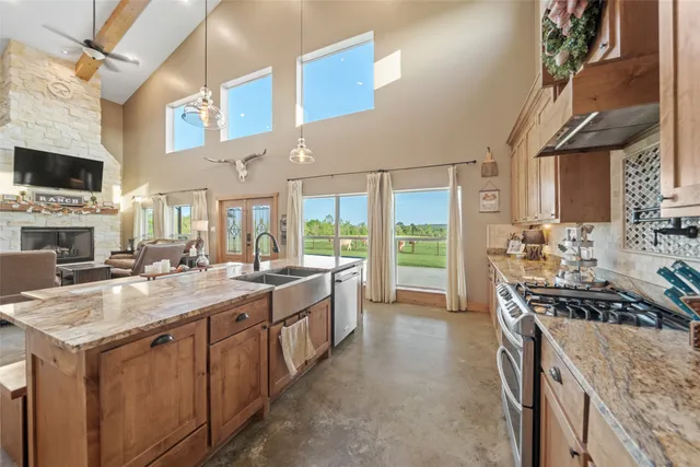 $1,800,000 | 3200 State Highway 75 North, Buffalo, TX 75831