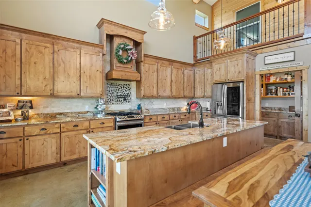 $1,800,000 | 3200 State Highway 75 North, Buffalo, TX 75831