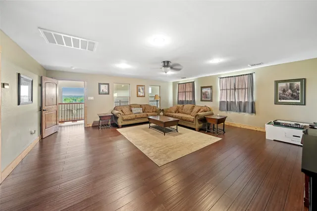 $1,800,000 | 3200 State Highway 75 North, Buffalo, TX 75831