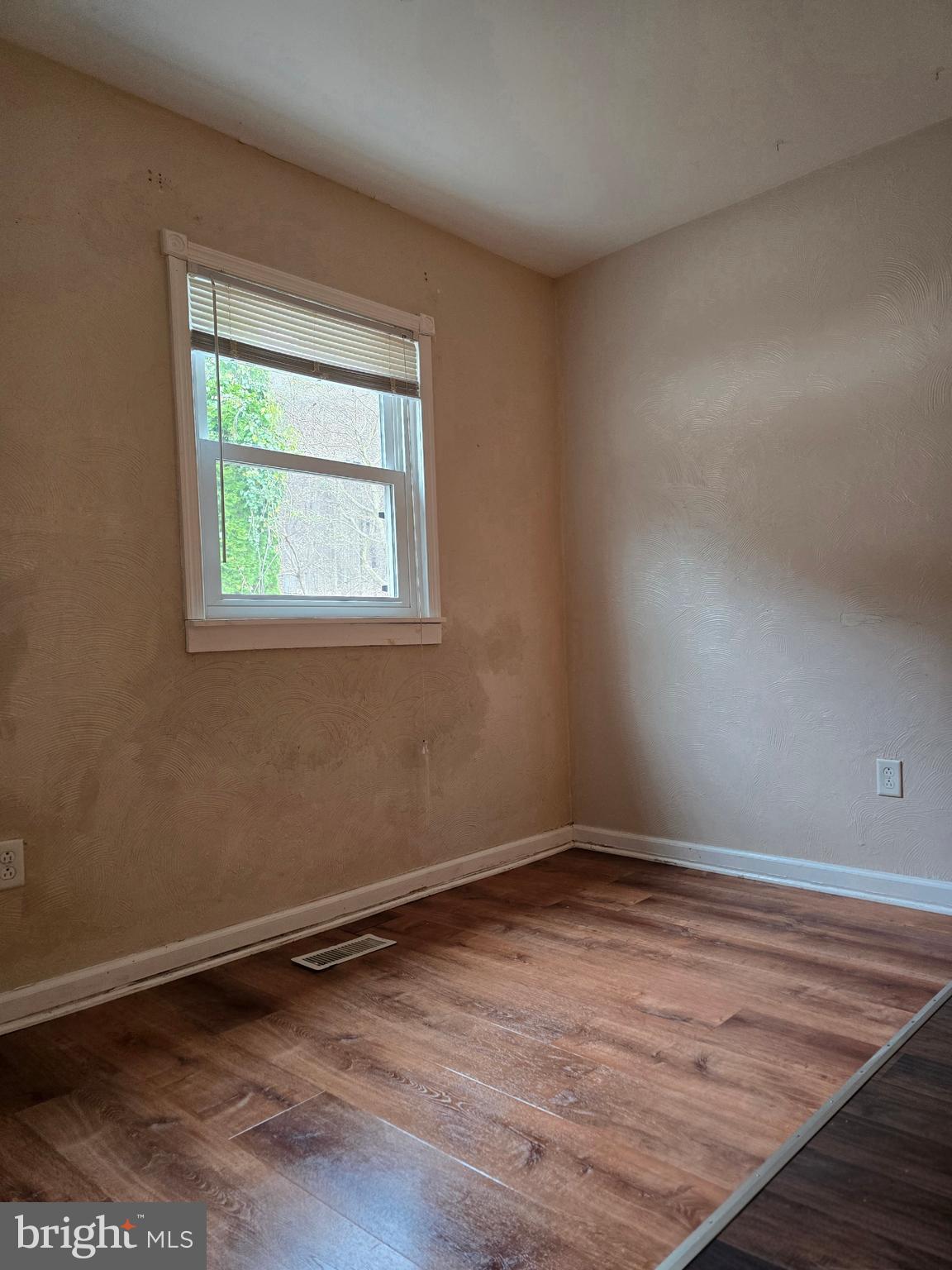 1136 Fox Run Reading, PA 19606 - Photo 18 of 27 an empty room with wooden floor and windows