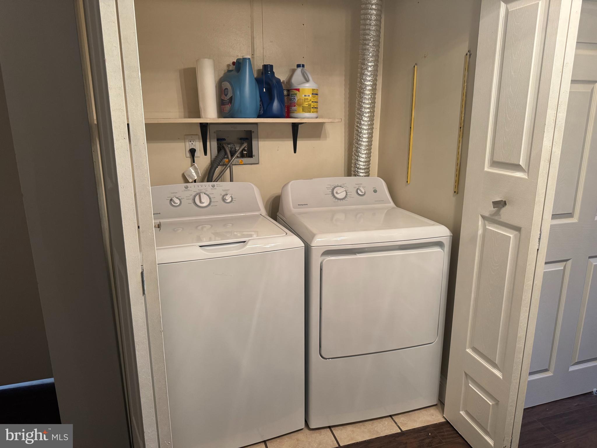 1136 Fox Run Reading, PA 19606 - Photo 21 of 27 a utility room with dryer and washer
