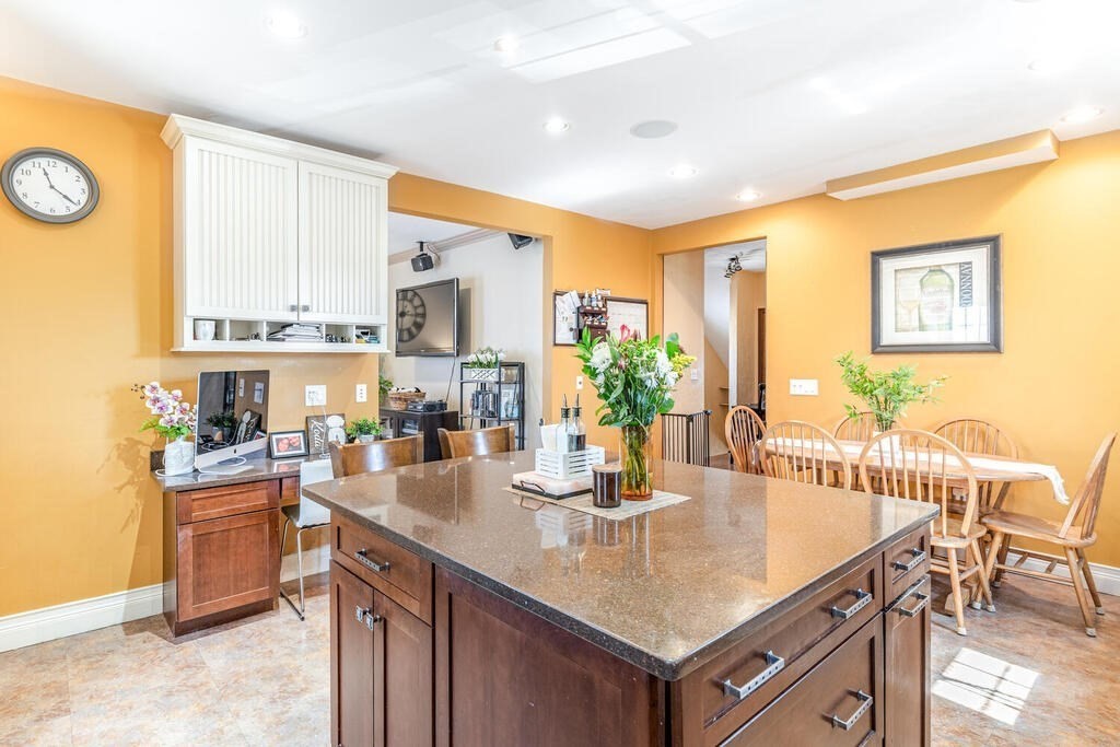 39 Melvin Street Wakefield, MA 01880 - Photo 4 of 29