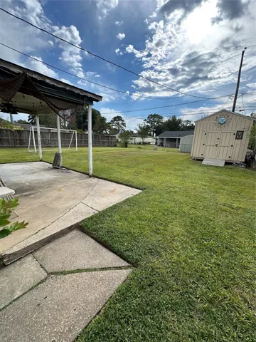 a view of a house with a backyard