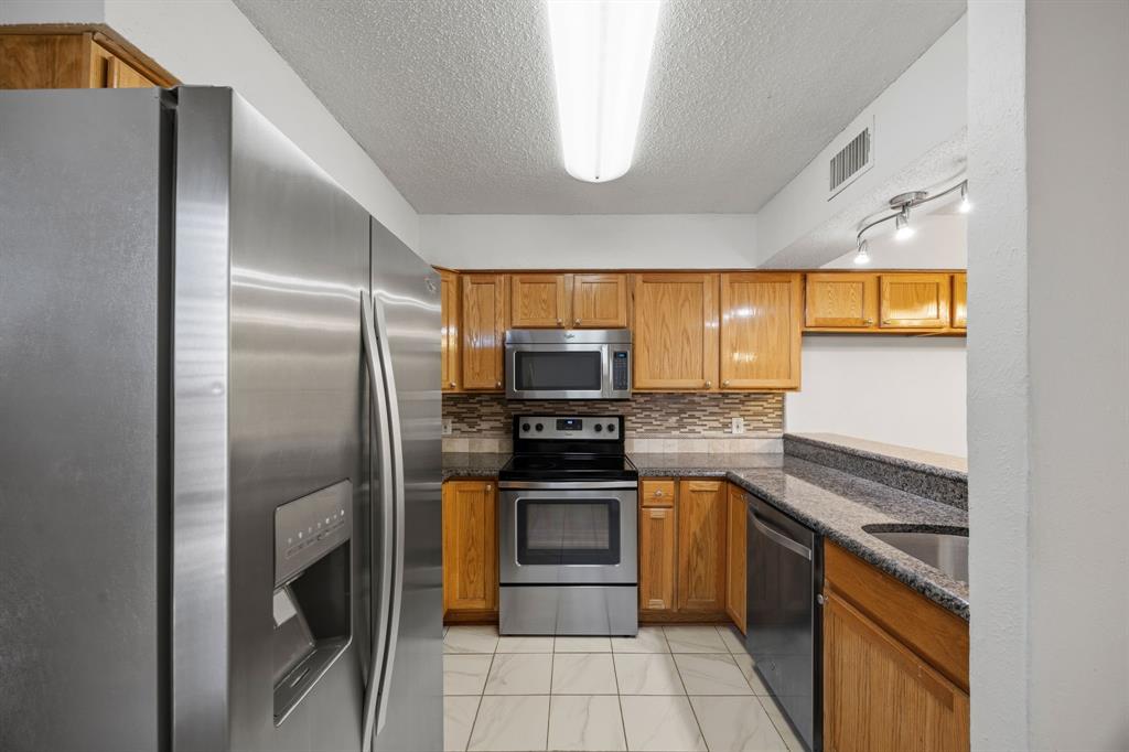 4241 Madera Road, Unit 4 Irving, TX 75038 - Photo 15 of 37