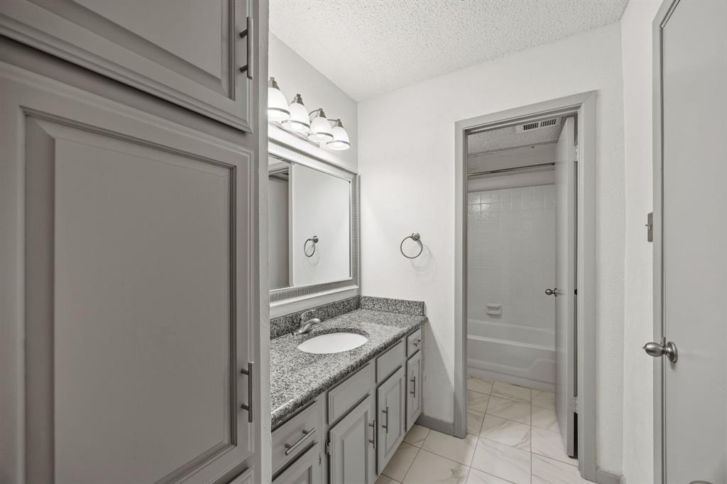 4241 Madera Road, Unit 4 Irving, TX 75038 - Photo 19 of 37