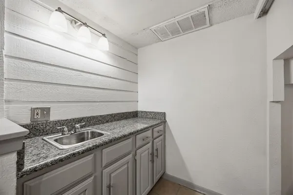 $250,000 | 4241 Madera Road, Unit 4, Irving, TX 75038