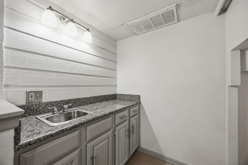 4241 Madera Road, Unit 4 Irving, TX 75038 - Photo 25 of 37