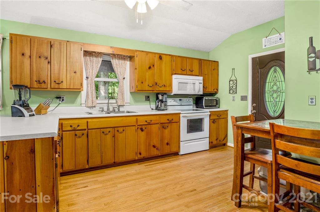 428 Slick Rock Road Hendersonville, NC 28792 - Photo 17 of 38 Gallery Image 17