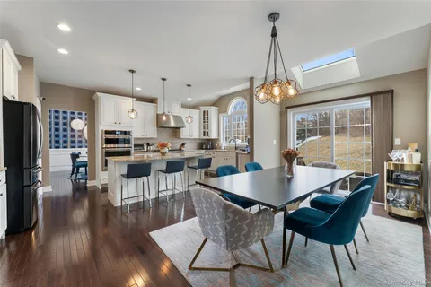 $899,999 | 108 Boxwood Circle, Hopewell Junction, NY 12533