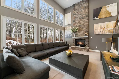 $899,999 | 108 Boxwood Circle, Hopewell Junction, NY 12533