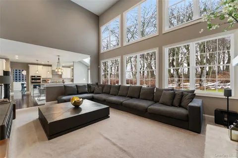 $899,999 | 108 Boxwood Circle, Hopewell Junction, NY 12533