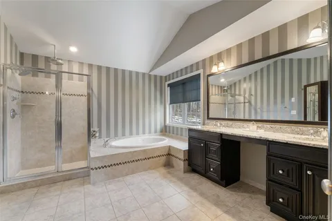 $899,999 | 108 Boxwood Circle, Hopewell Junction, NY 12533