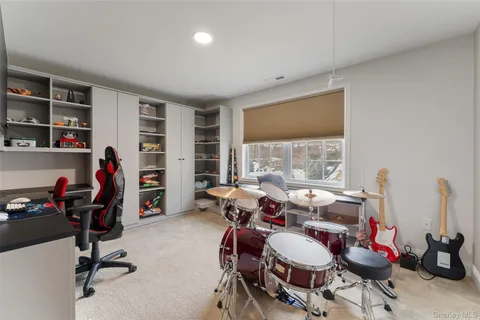 $899,999 | 108 Boxwood Circle, Hopewell Junction, NY 12533