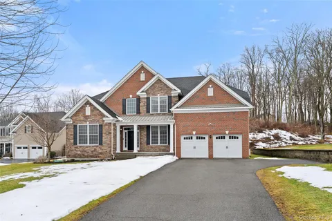 $899,999 | 108 Boxwood Circle, Hopewell Junction, NY 12533