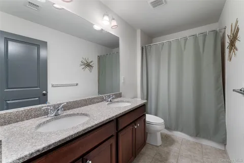 $899,999 | 108 Boxwood Circle, Hopewell Junction, NY 12533