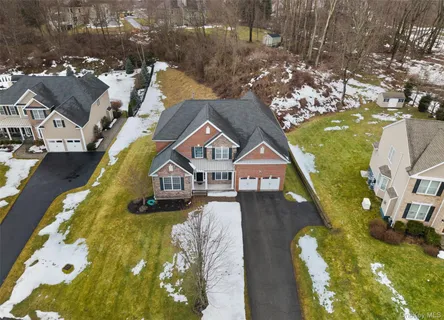 $899,999 | 108 Boxwood Circle, Hopewell Junction, NY 12533