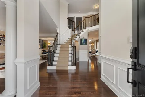 $899,999 | 108 Boxwood Circle, Hopewell Junction, NY 12533