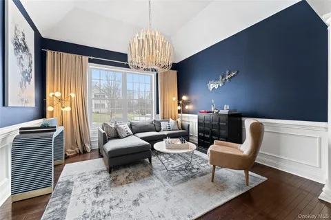 $899,999 | 108 Boxwood Circle, Hopewell Junction, NY 12533