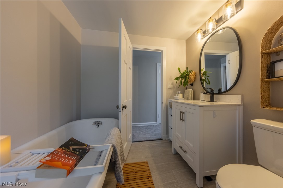 3706 Lytle Road Shaker Heights, OH 44122 - Photo 27 of 35 3rd Floor Bathroom