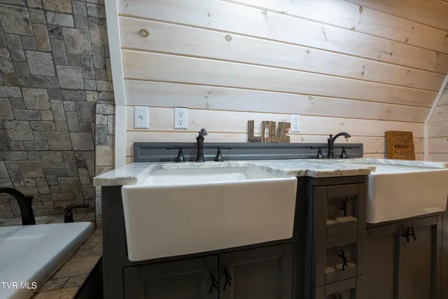 $4,750,000 | 517-ac Gregory Road, Sneedville, TN 37869