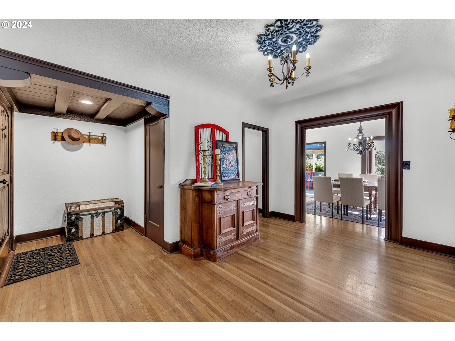 2824 Southwest 6th Avenue Camas, WA 98607 - Photo 3 of 33 Entrance/Foyer