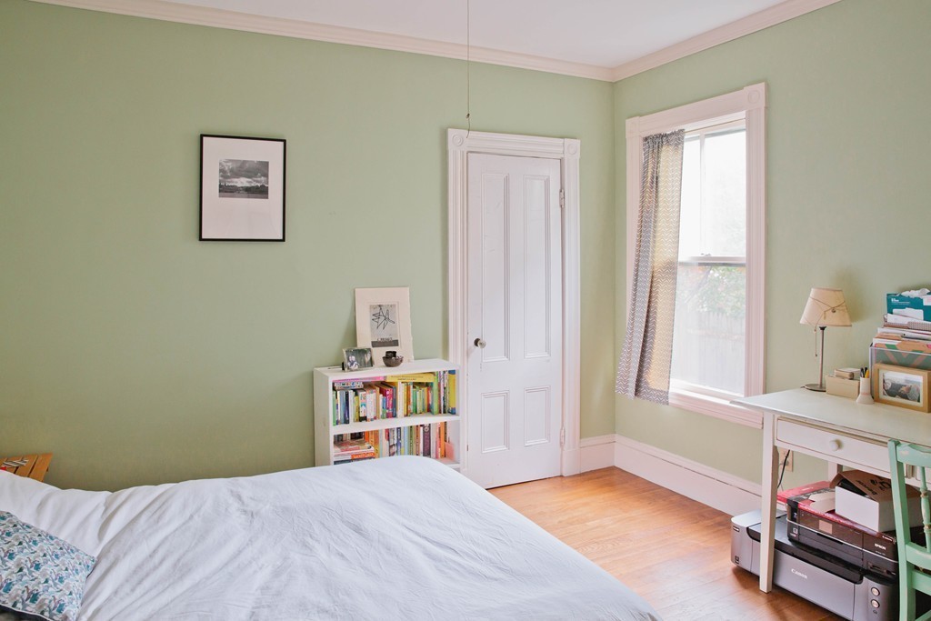9-11 Campbell Park Somerville, MA 02144 - Photo 7 of 19 a bedroom with a bed and a window