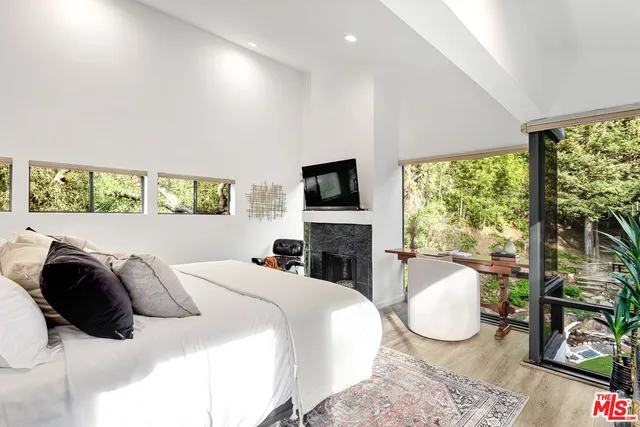 $14,000 | 2350 Benedict Canyon Drive, Beverly Hills, CA 90210