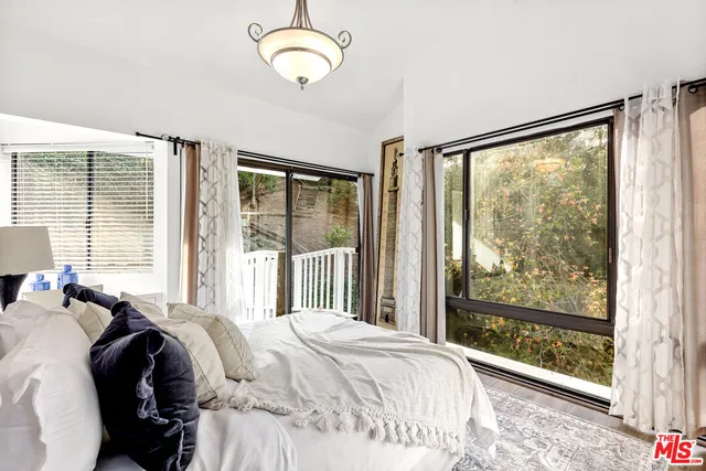 $14,000 | 2350 Benedict Canyon Drive, Beverly Hills, CA 90210