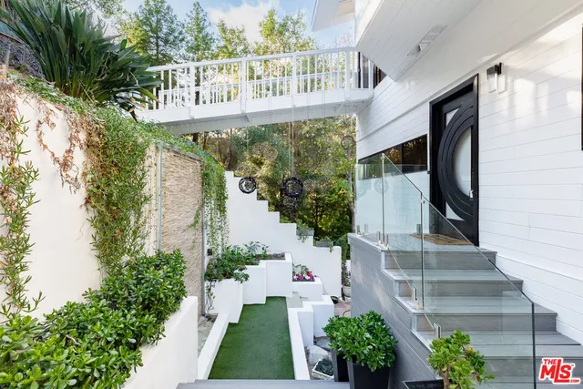 $14,000 | 2350 Benedict Canyon Drive, Beverly Hills, CA 90210