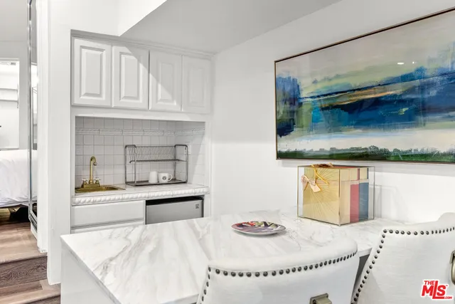 $14,000 | 2350 Benedict Canyon Drive, Beverly Hills, CA 90210