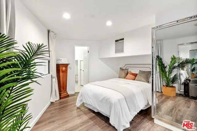 $14,000 | 2350 Benedict Canyon Drive, Beverly Hills, CA 90210