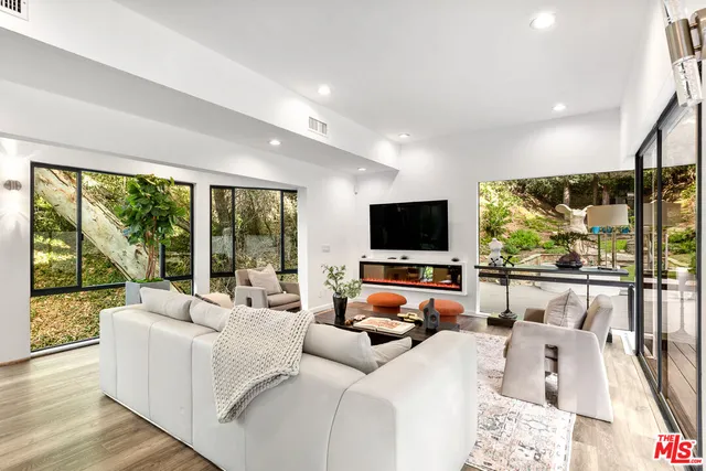 $14,000 | 2350 Benedict Canyon Drive, Beverly Hills, CA 90210