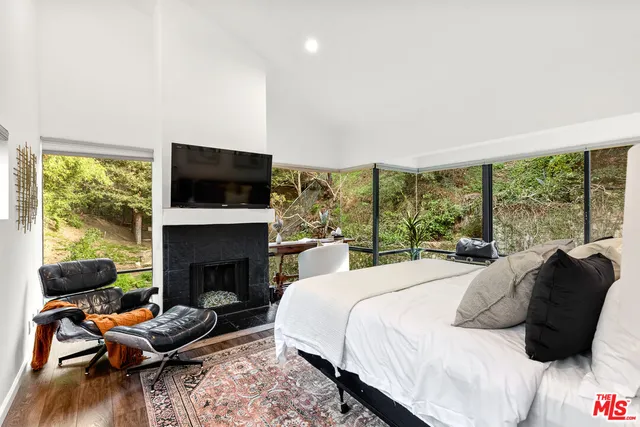 $14,000 | 2350 Benedict Canyon Drive, Beverly Hills, CA 90210