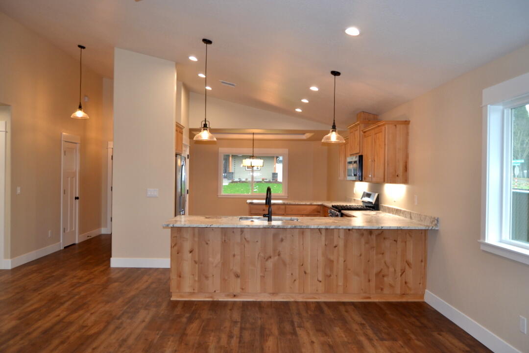 190 Southwest Rock Gulch Road Grants Pass, OR 97527 - Photo 3 of 30 Breakfast Bar