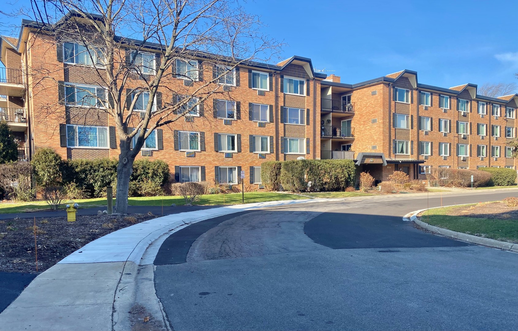 1206 South New Wilke Road, Unit 303 Arlington Heights, IL 60005 - Photo 2 of 2 a view of a building with a yard