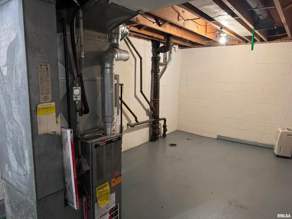 $900 | 3814 Mississippi Avenue, Davenport, IA 52807