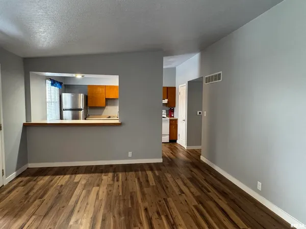 $900 | 3814 Mississippi Avenue, Davenport, IA 52807